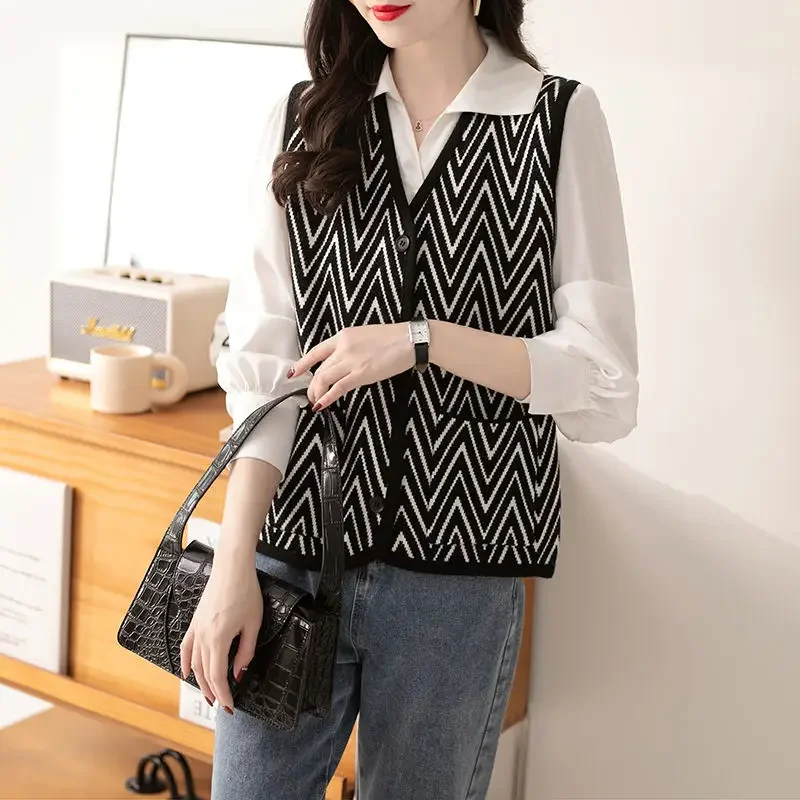 

Spring Autumn New Knitted V Neck Printed Vest with Pockets Loose Fit Korean Style Chic Sleeveless Cardigan for Daily Commute