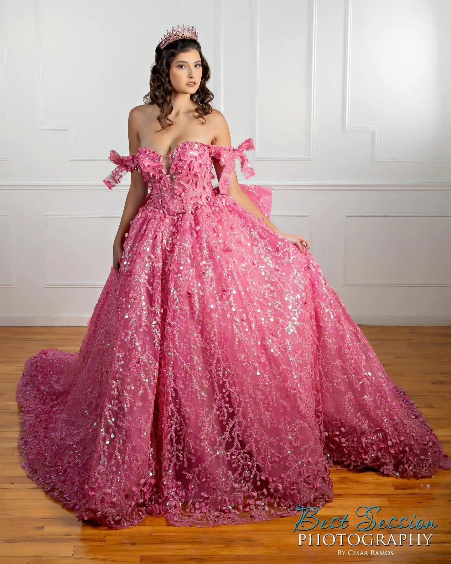 

Gorgeous Pink A Line Evening Dresses Off Shoulder Glitter Appliques Beads Prom Gowns for Women Luxurious Bows Photoshoot Gowns