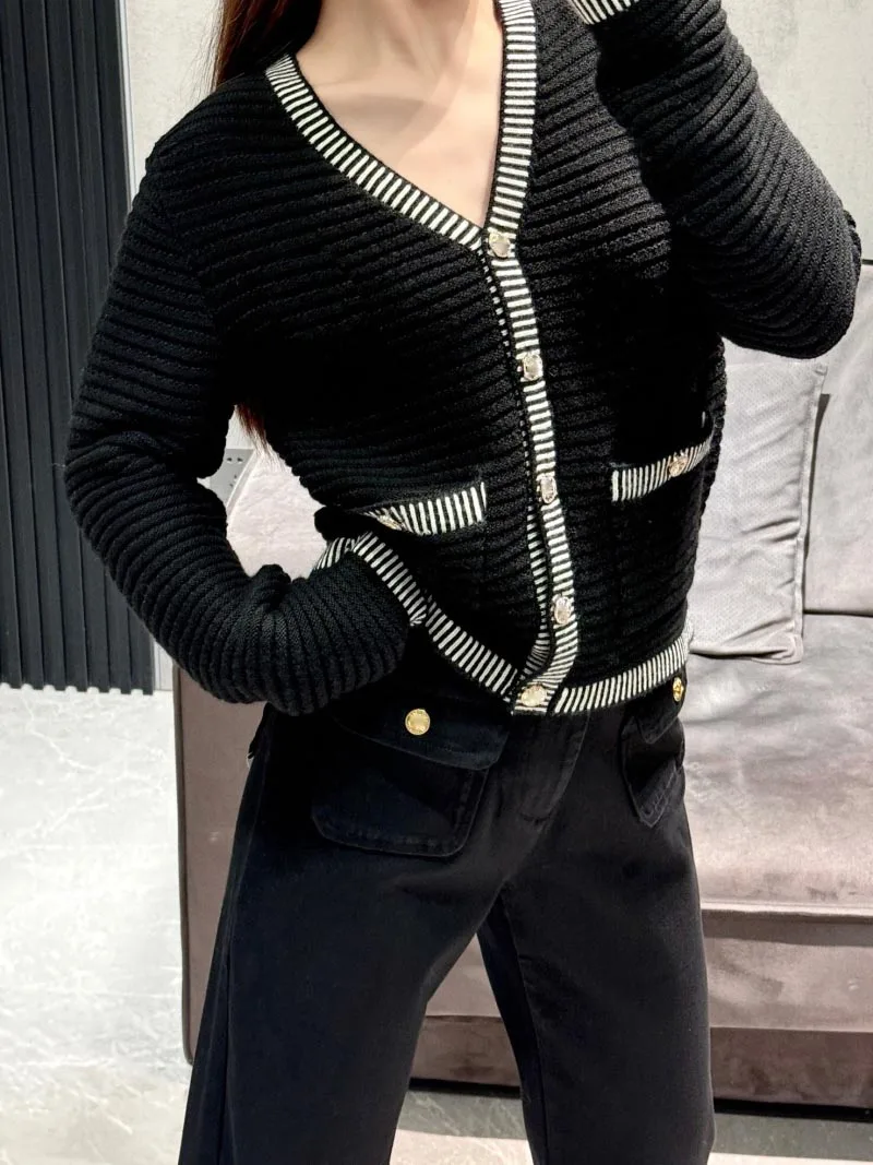 2024 Autumn New Women's Sweater Fashionable and Exquisite Girl's Style V-neck Knitted Color Contrasting Cashmere Cardigan Casual