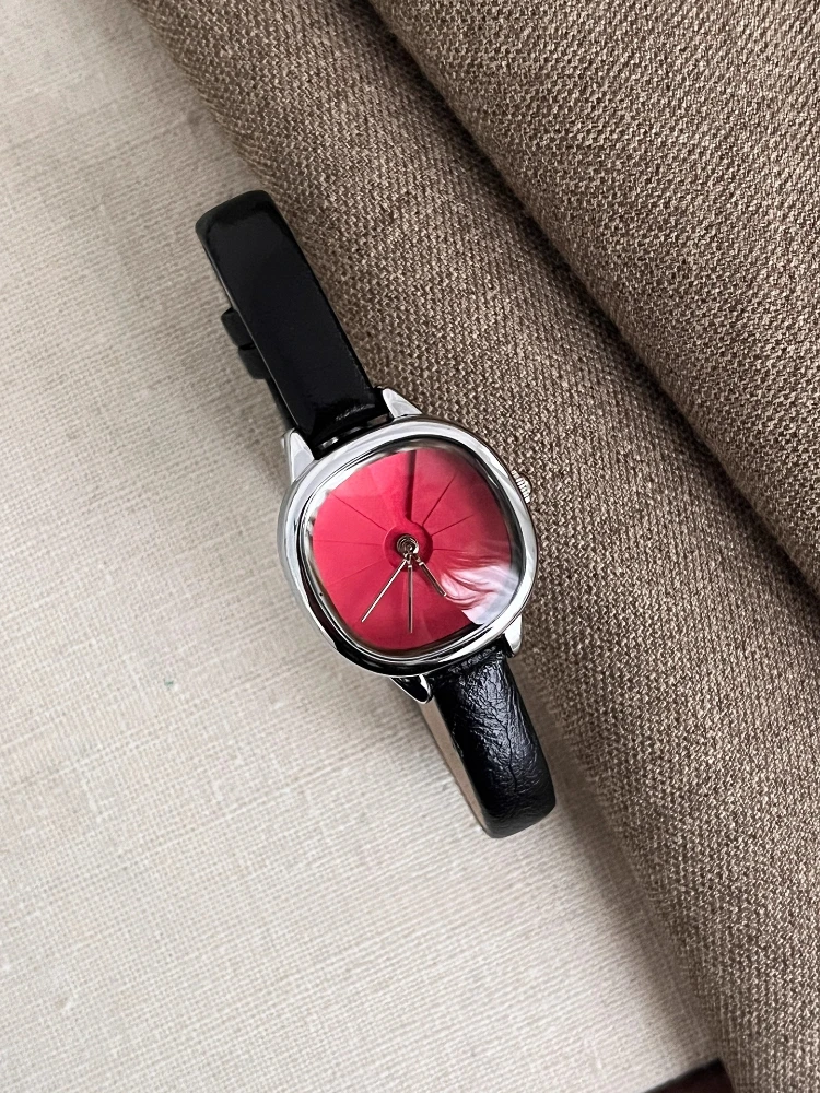 

Exquisite Temperament Women's Watch Simple Red Quartz Watch Color Matching Design Clock Fashion Women's Watch