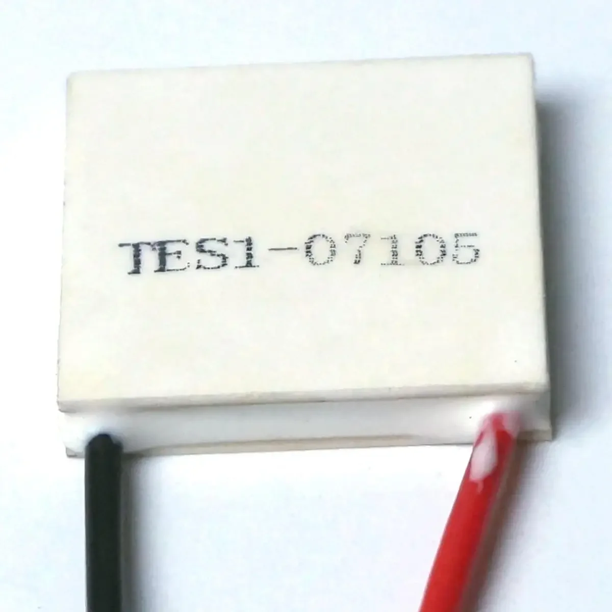 TES1-07105 Disipador de calor Enfriador termoeléctrico Placa de enfriamiento Peltier 23x23 mm 8,4 V 5A Módulo de refrigeración