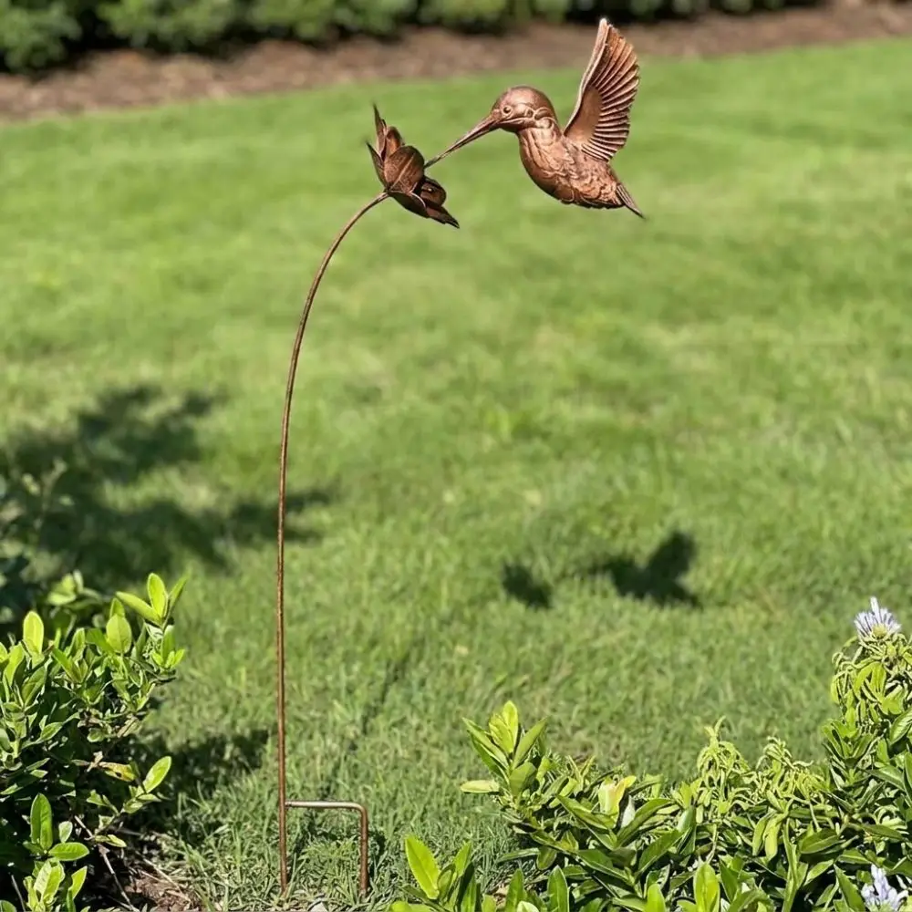 Rusty Metal Texture Hummingbird Garden Stake Metal Weather-resistant Outdoor Bird Sculptures Vintage Garden Decorations
