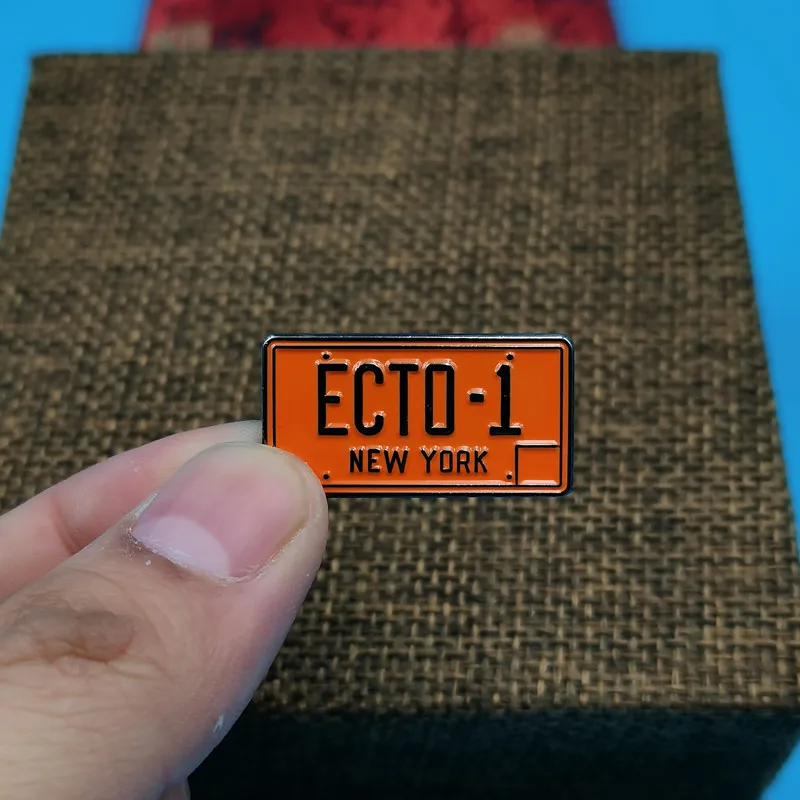 1 unidad de alfileres esmaltados para matrícula de Ghostbusters Ecto-1 y broche de solapa para blusa, joyería de moda para hombres y mujeres, insignia para bolsa de regalos