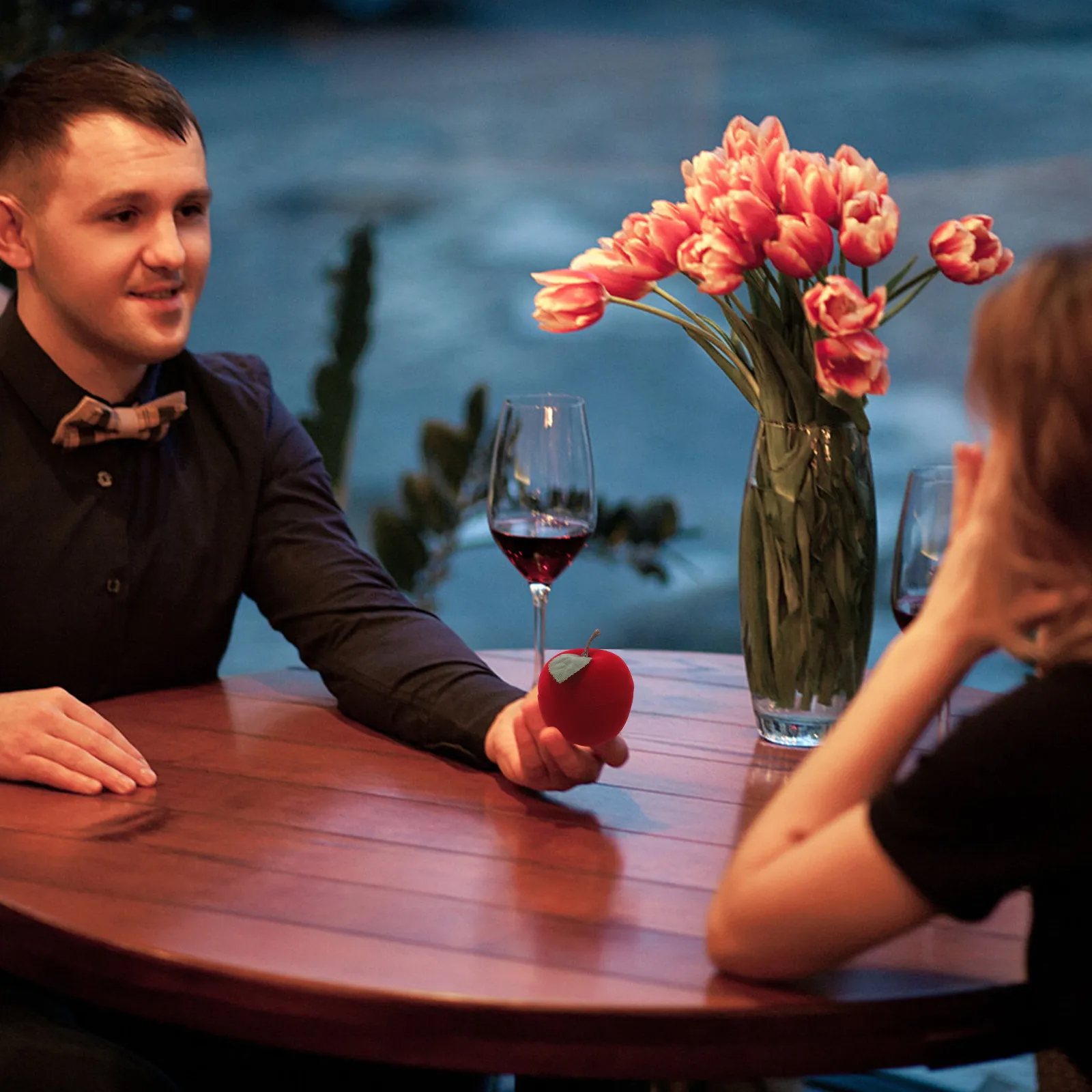 

Стильная пластиковая коробка для хранения ювелирных украшений: колец, ожерелий, серег – идеальный подарок для свадьбы, предложения руки и сердца, помолвки.