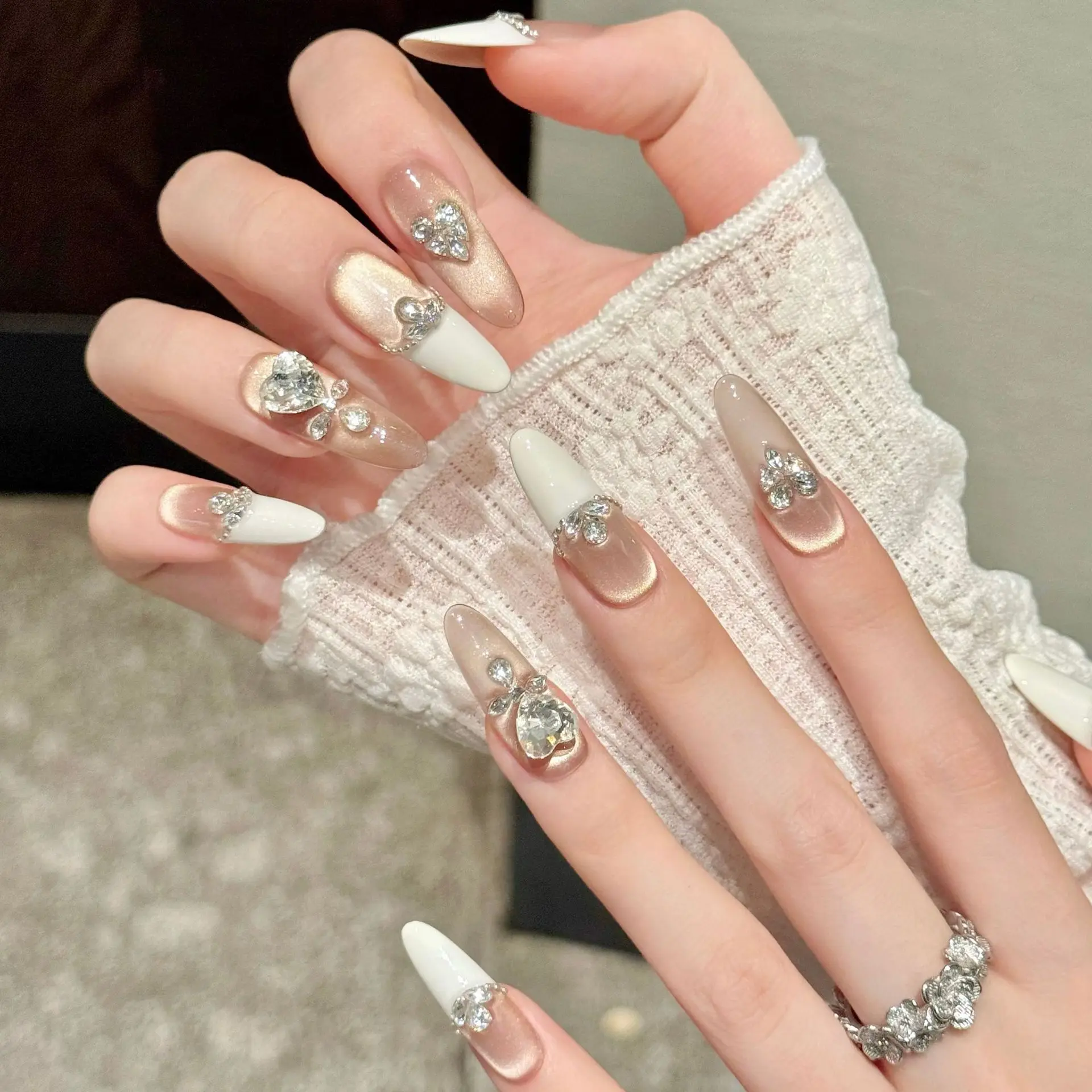 

10pcs White French Handmade False Nails with Rhinestone Design Long Oval Fake Nail Tips Cat's Eye Press on Nails Art Manicure