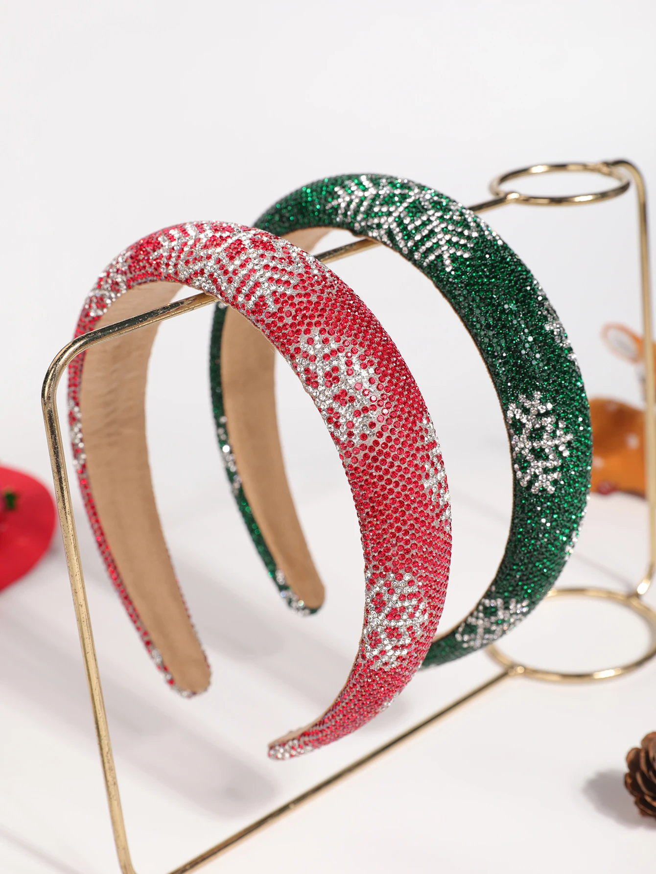 

Christmas-Exclusive Red and Green Snowflake Rhinestone Hairband with Glittery Sponge Wide-Edge Headband - an Atmosphere-Enhancing Accessory