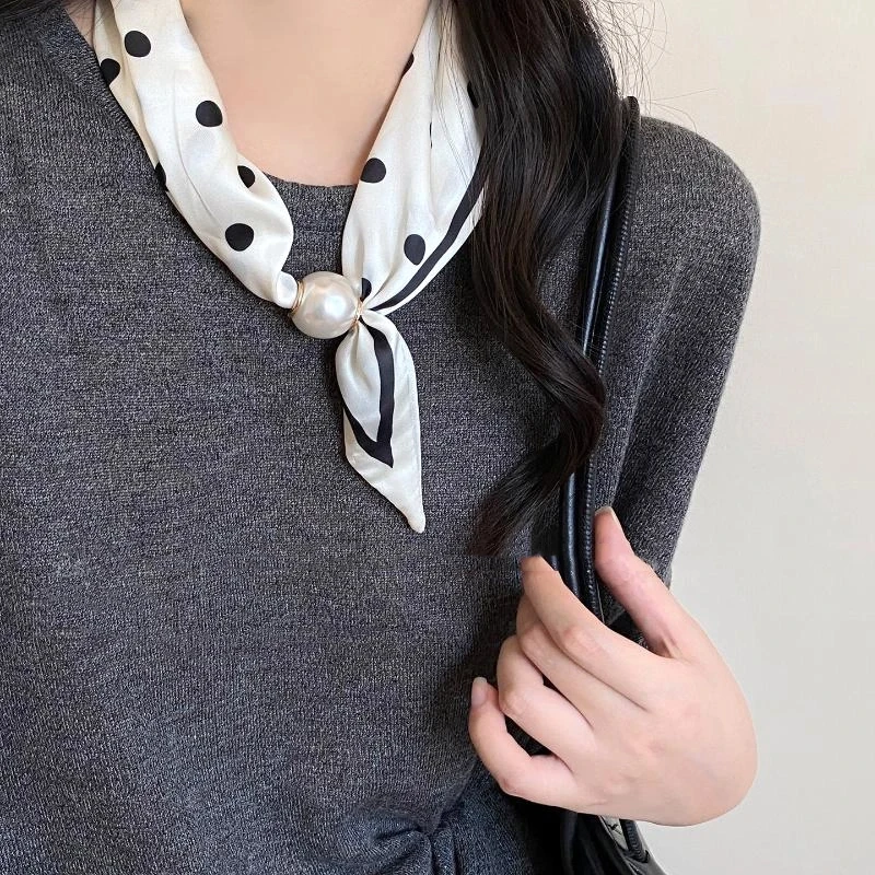 French Pearl Necklace Magnetic Clasp Lazy Scarf Women Pendant Neck Warmer Clavicle Chain Accessory image 3