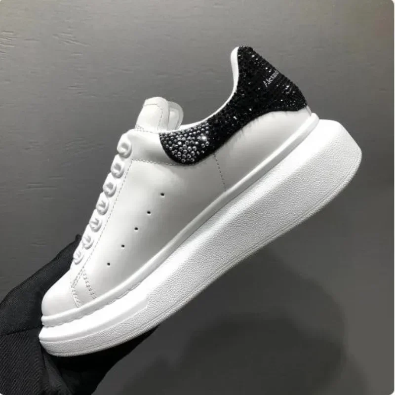 2024 Hot Luxury Low Top For Men Trainers White Black Genuine Leather Crystal Heels Flats Sneakers Sport Driving Shoes Footwear