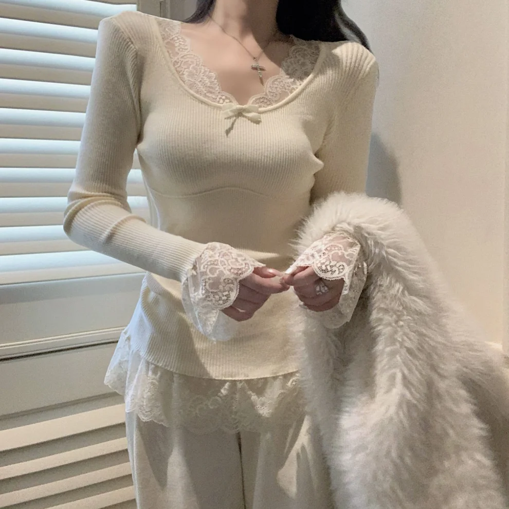 2024 New Gray Sweet and Spicy Style High-end Advanced V-neck Lace Stitching Autumn and Winter Inner Ruffle Hem Sweater Top
