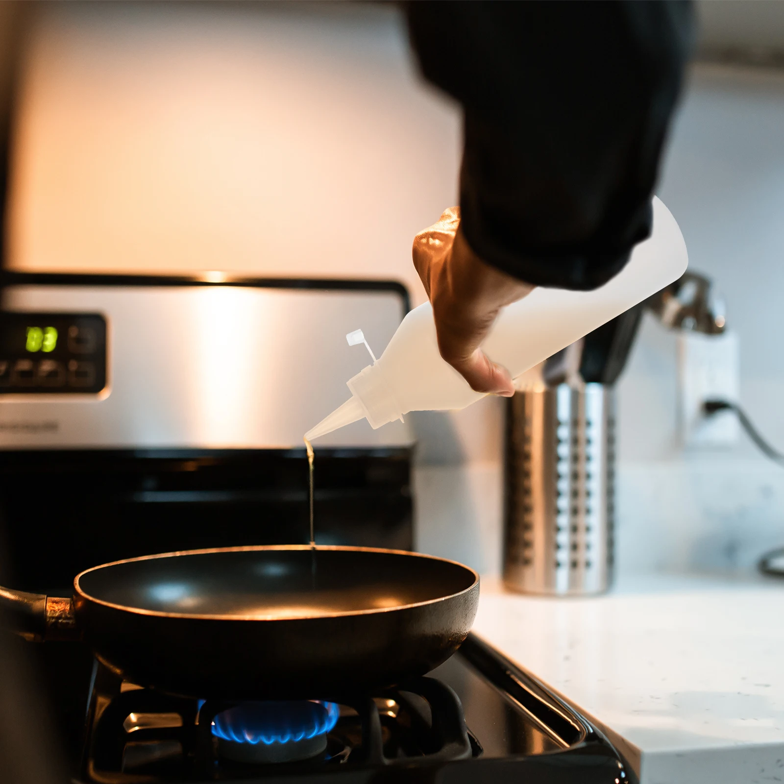 

6Pcs Plastic Tip Glue Bottles 500ml Large Capacity Hdpe Reusable Leak Proof Applicator Bottles for DIY Quilling Paints Cleaning