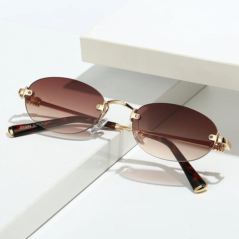 2025 البيضاوي موضة النساء الرجال ظلال صغيرة القطع الناقص نظارات شمسية للإناث الذكور حفلة السفر شعبية الشرير بدون شفة مكبرة