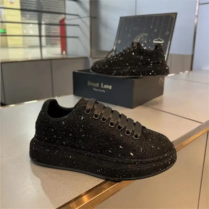 

Мягкая подошва Joker с горячим бурением – удобная и легкая спортивная повседневная обувь на шнуровке.