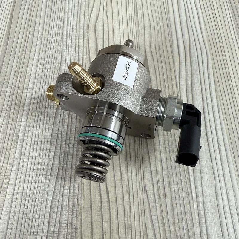 

1Pcs Engine parts High Pressure Fuel Pump For VW GTI MK7 AUDI A3 A4 S3 Q5 8V 2.0T 06L127025M 06L127025K 06L127025N 06L127025R