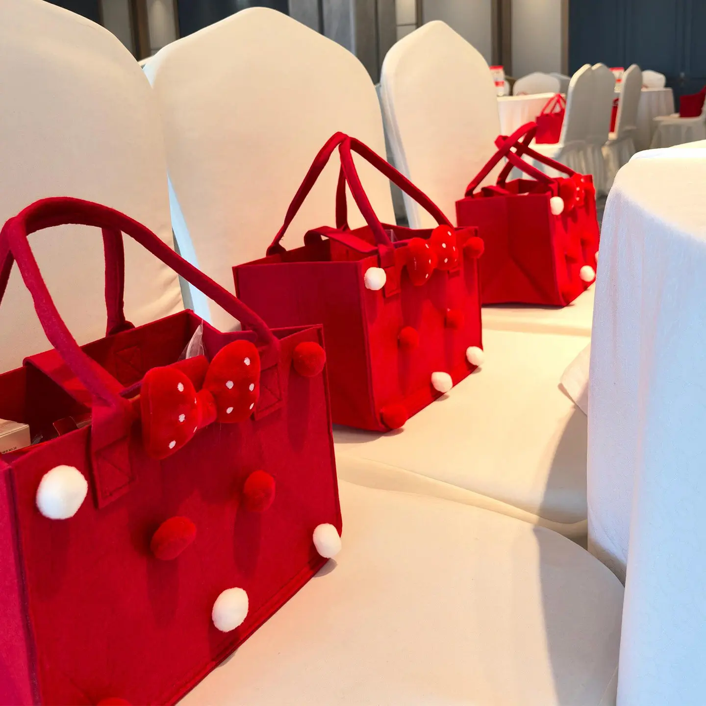 red-bowknot-wedding-favor-bag-women's-maids-handheld-felt-empty-box-high-end-sensation-gift-box-wedding-supplies