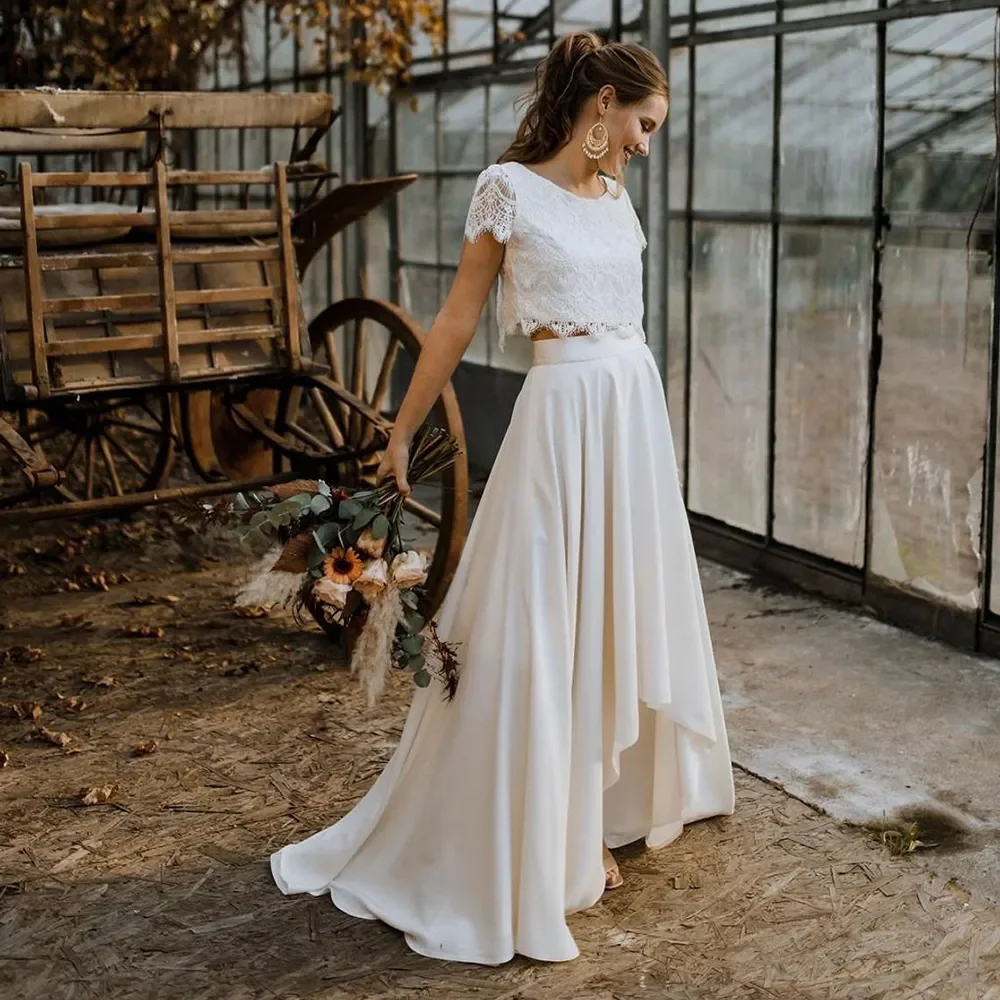 Two Piece Lace Boho Wedding Dress 2024 Crop Top Bohemian Princess Scoop Buttons Cap Sleeves High Low Beach Chiffon Bridal Gown