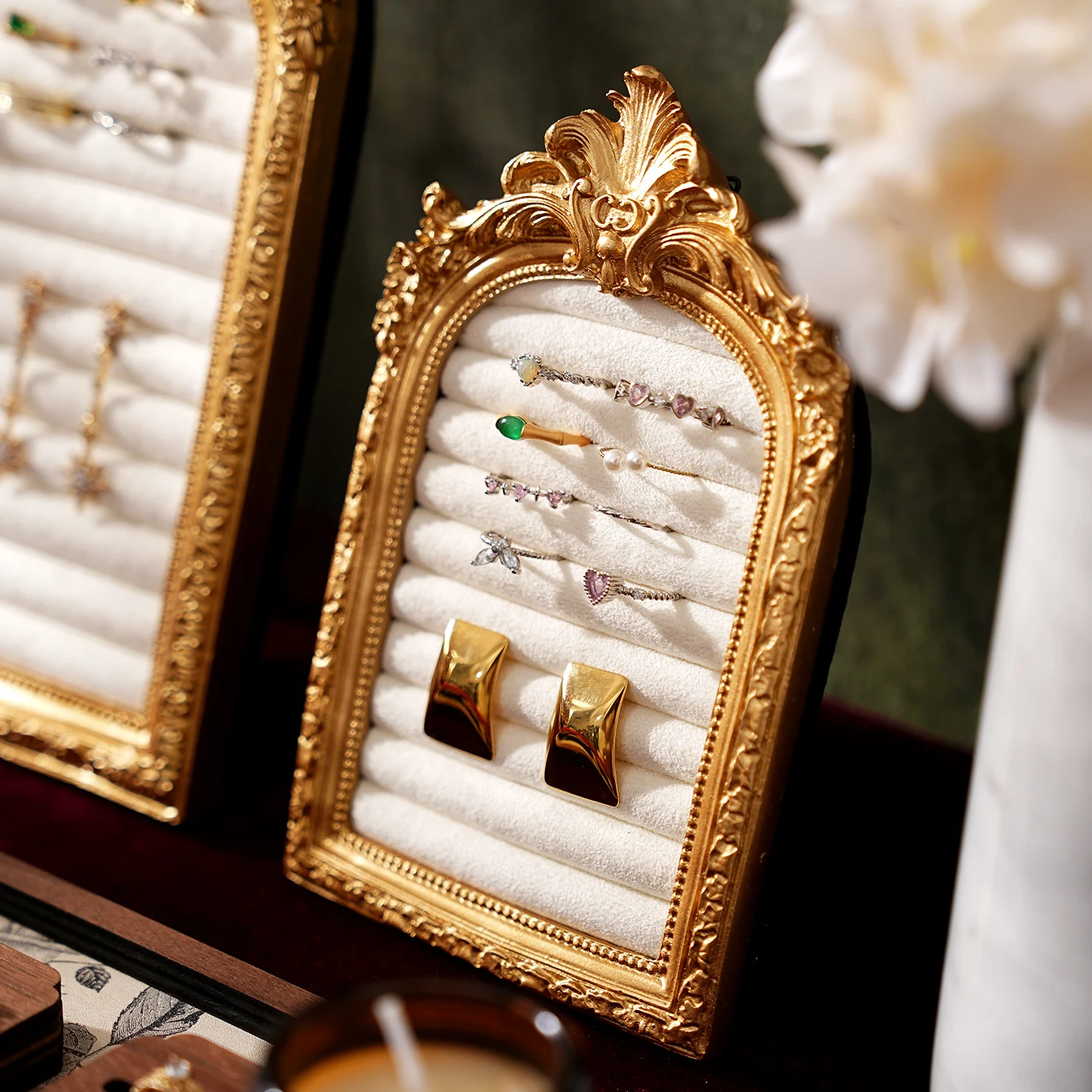 Vintage Round Photo Frame Jewelry Display, Plush Velvet Earring Holder & Organizer for Home Decor and Flat Lay Background