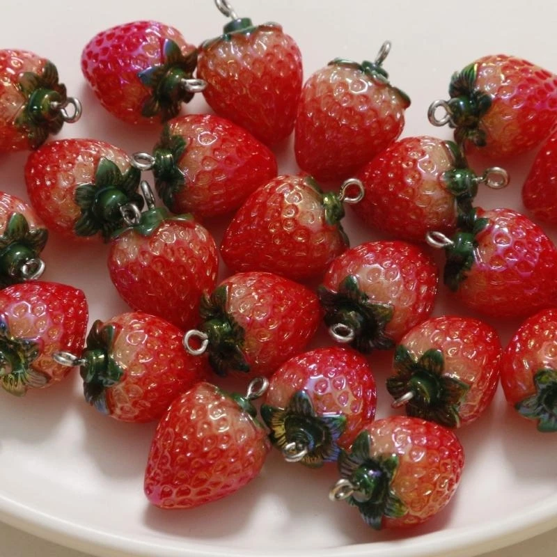المعلقات الحديثة على شكل فراولة من الراتنج المعلقات على شكل فاكهة حلوة للحرف اليدوية