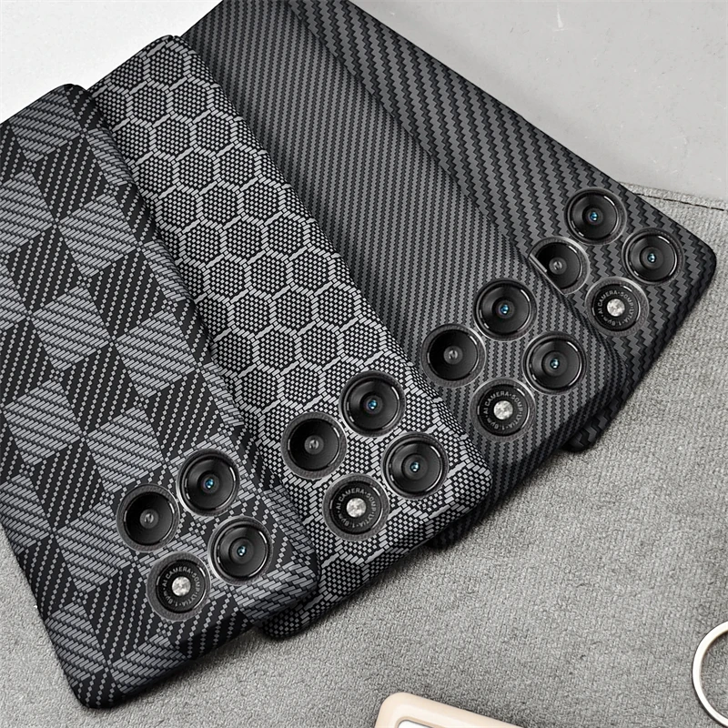 Magnetyczne etui do Motorola Edge 60 Pro, kompatybilne z Magsafe, z wytłaczanym wzorem z włókna węglowego i paskami, twarda obudowa PC do Moto Edge 60Pro — zdjęcie produktu 6