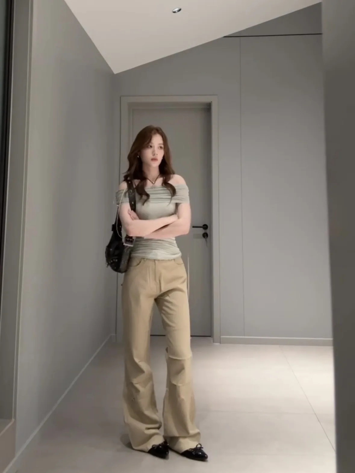 Koreaanse Sle ort Sve One schouder T-shirt dames zomer geplooid ontwerp afslankende taille cinched slim fit top