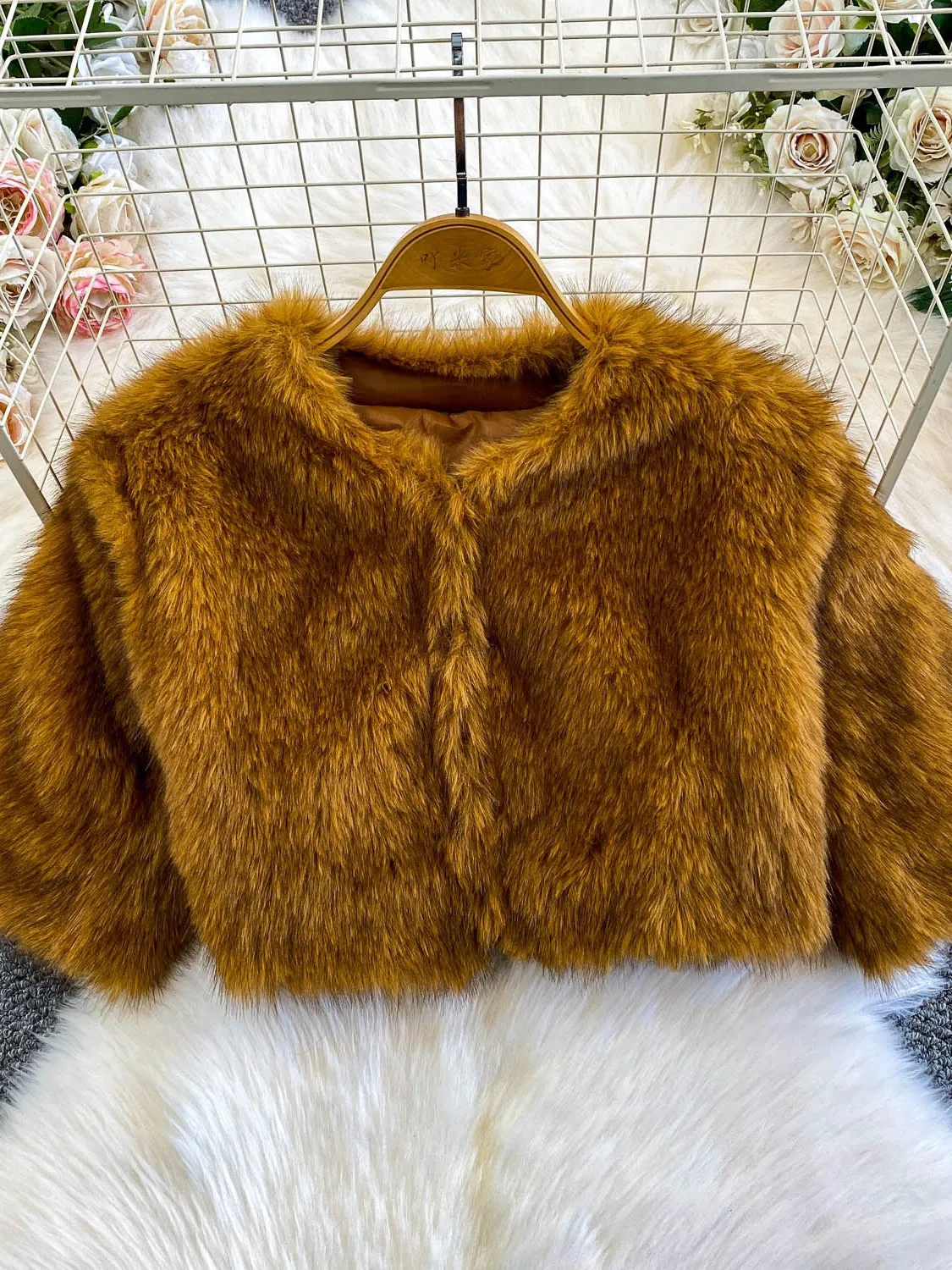 معطف بياقة جلدية من الفرو البني للنساء للشتاء من فرو العمل الثقيل ذو مظهر شبابي ملابس خارجية مستديرة Ne ort للتنقل Sle