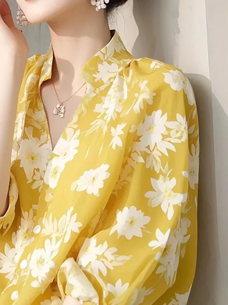Elegant Chiffon Shirt Women's High-End Summer Fashion 2025 New Style Chic Top Beautiful Print Regular Fit V-Neck Short Sleeve