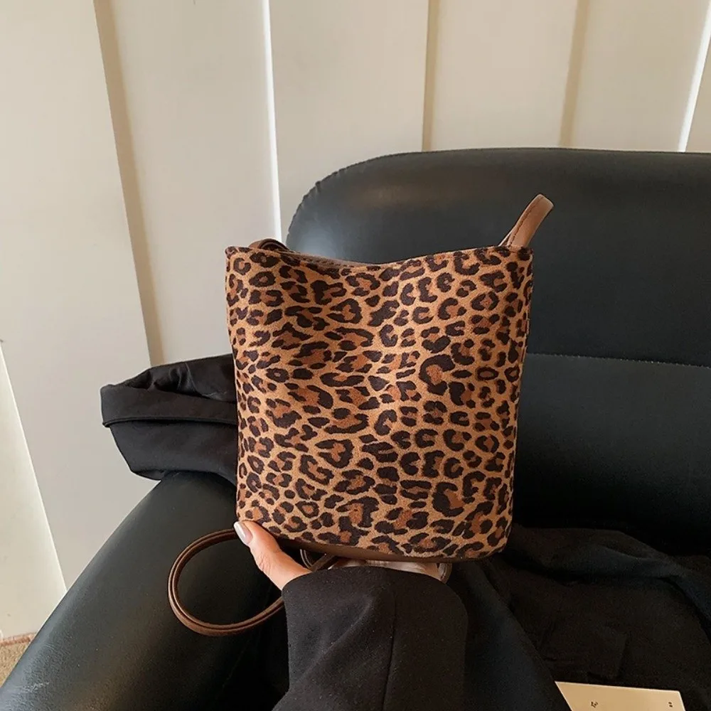 

Stylish Pure Color Crossbody Bag Large Capacity Magnetic Buckle Closure Mini Bucket Bag Lightweight Women Handbag Daily Match