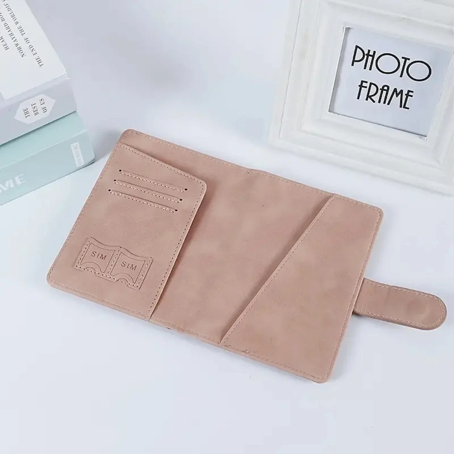 حامل جواز سفر أنيق ومتين من جلد البولي يوريثان مع فتحة بطاقة لقاح مريحة، مجموعة حديثة من محفظة جواز السفر وCov