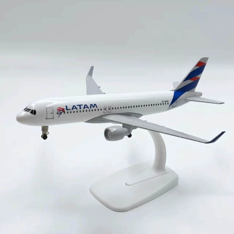 Diecast LATAM Airlines Airbus A320 Painted Alloy Aircraft Model Collectible Toy Gift Souvenir Display Ornament