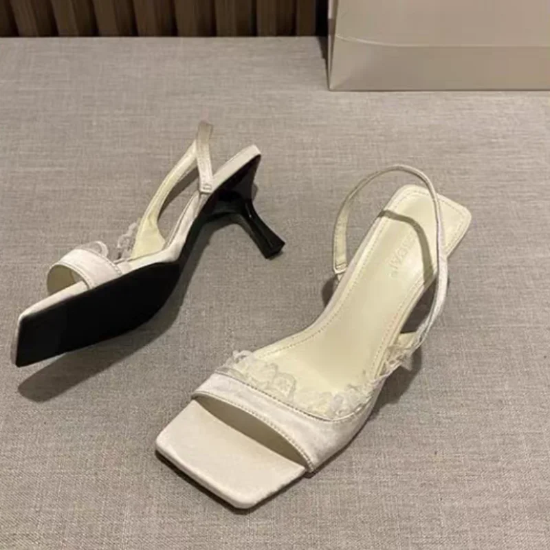 

Новинка лета 2023, женские модные однотонные босоножки на среднем каблуке с квадратной головкой и подтяжками на шпильке