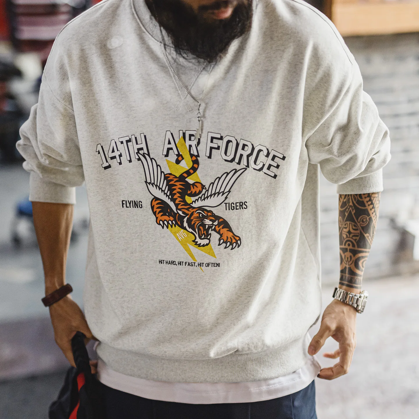 

Мужской винтажный свитшот Maden с принтом, светло-серый, свободный крой, вязаный пуловер с длинным рукавом, круглый вырез, повседневный топ для весны и осени