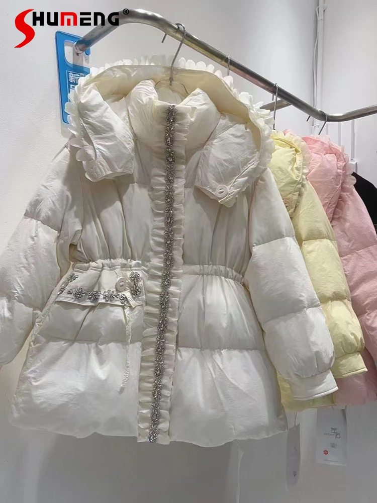 Chaquetas de plumón para mujer, abrigos empalmados de encaje con incrustaciones de diamantes, abrigo de algodón grueso y cálido con plumón de pato blanco, novedad de invierno 2024