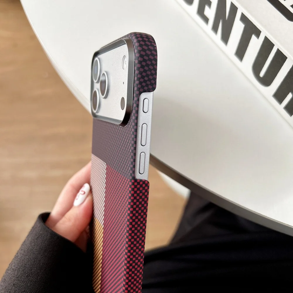 Dünne Carbonfaser für MagSafe Magnetische Handyhülle für iPhone 18 14 15 16 17 Pro Max Kabelloses Laden Schlanke Stoßfeste Hartschale – Detail 9