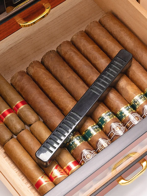 Zigarre, Kastenthermometer, Luftbefeuchter, Klavierlack, Zedernzigarrenkabine