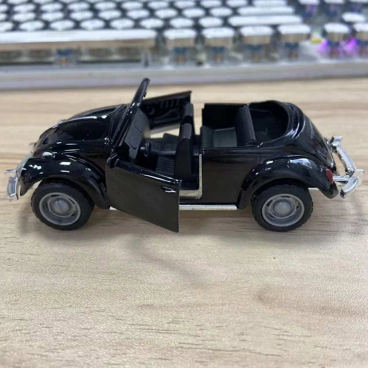 1 Stück, im Beutel verpacktes, klassisches, im Vintage-Stil gehaltenes, aus Zinklegierung gefertigtes Automodell, Retro-Roadster, mit Rückziehfunktion, aufklappbare Seitentüren. – Detail 31