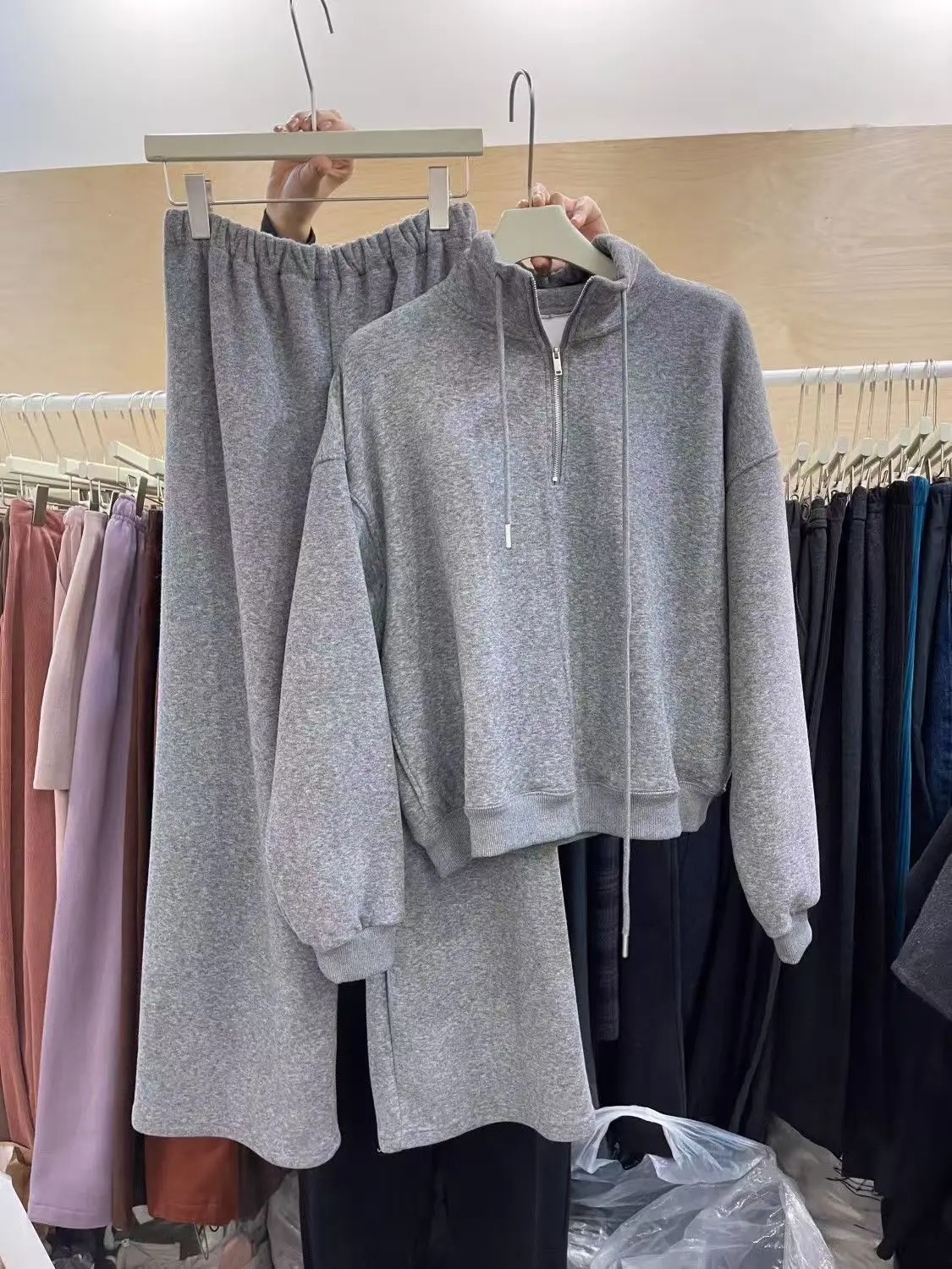 

Spring Autumn Lazy Style Casual Sports Set Women Winter Fleece Warm Stand Collar Sweatshirt Wide Leg Pants Two Piece Set Trendy