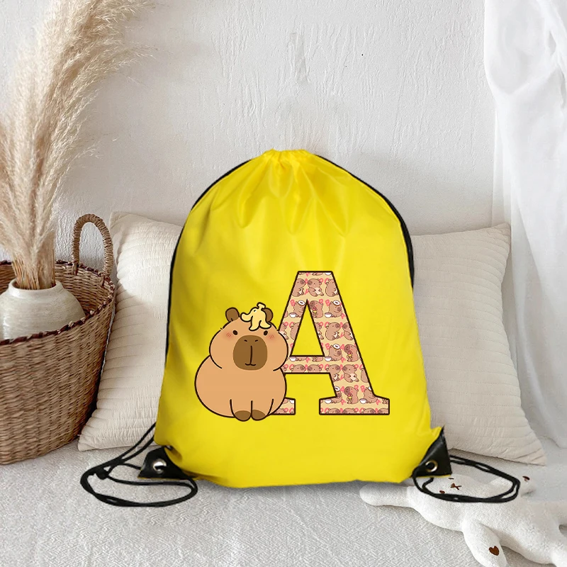 Bolsa com Cordão Capybara, Estampa de Letras A-Z, Grande Capacidade, Leve, para Armazenamento de Roupas e Calçados de Academia, Mochila de Desenho Animado da Moda