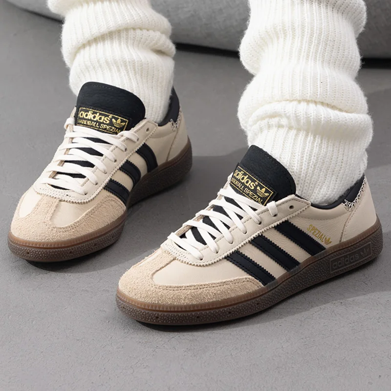 Adidas Originals Handebol Spezial Sapatos Casuais Unissex, Sapatos de Treinamento Alemães Retro da Moda, Tênis Leves e Respiráveis Ie3698