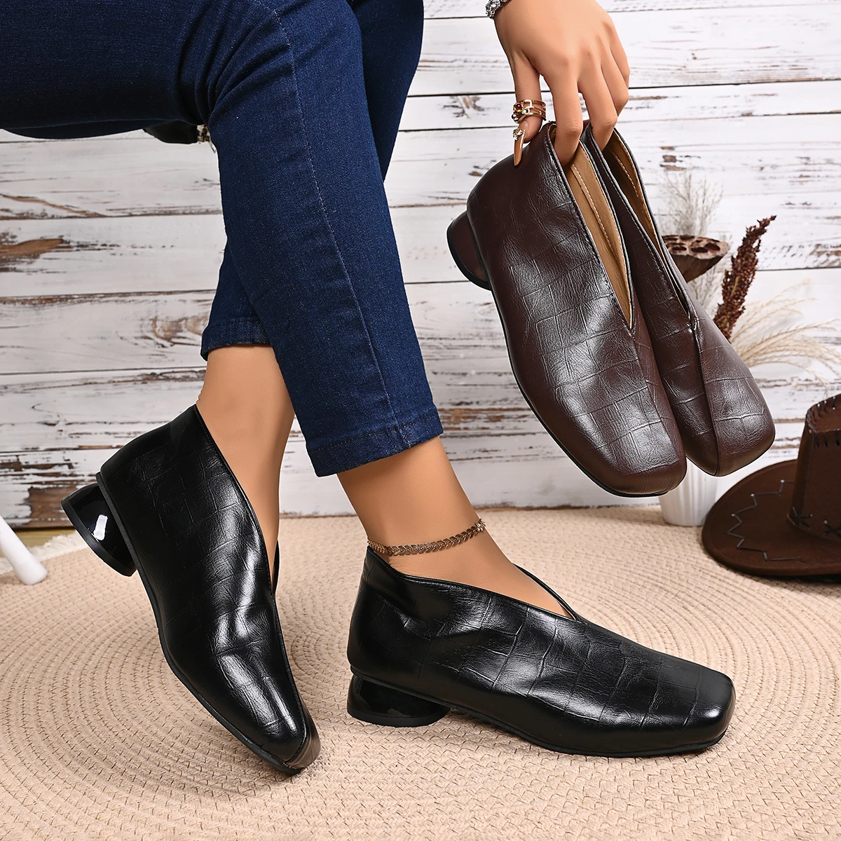 New Spring/Autumn Women's Vintage Embossed Leather V-Notch Single Shoes Versatile Square Head Thick Heel Fashion Casual Shoes
