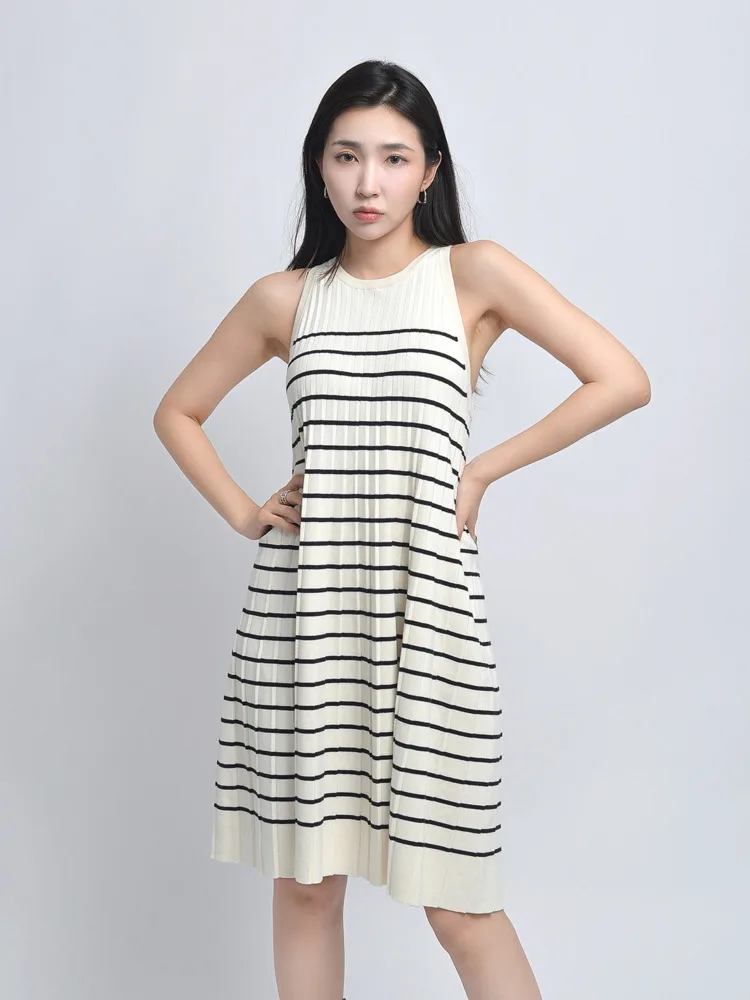 Vestido feminino de malha listrado preto e branco 2025 – vestido fino solto e versátil com camadas finas