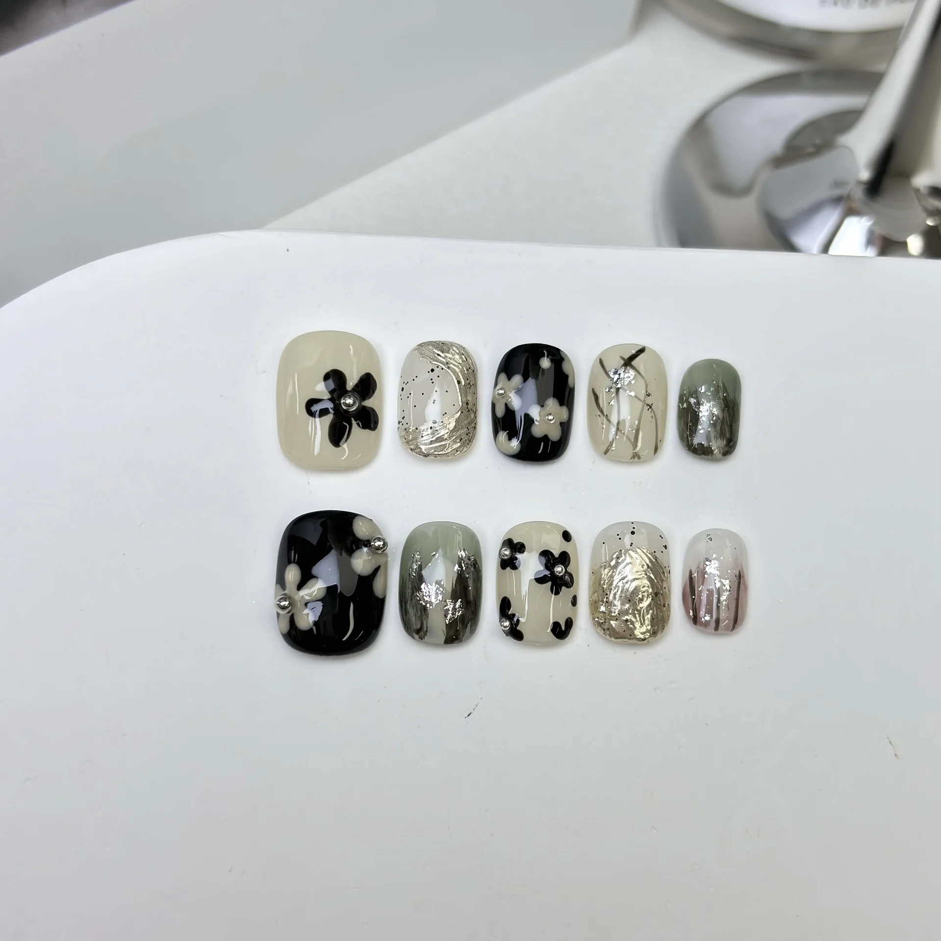 

10Pcs Summer Short Round Oil Painting Flower Nails Art Retro Handmade Press on False Nails Wearable Cute Cool Acrylic Nail Tips
