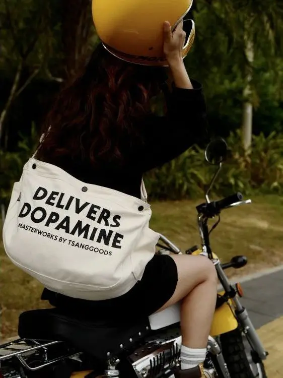 American Retro Newsboy Bag Motorcycle 13 Inch Notebook Computer Bag Crossbody Bag Leisure Soft Canvas Backpack for Youth