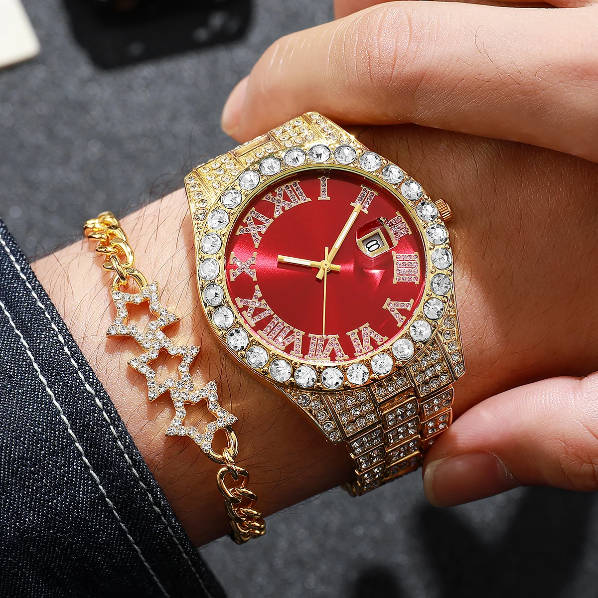 

Новый стиль, изысканные модные и модные высококачественные легкие роскошные повседневные мужские часы и браслет, инкрустированные бриллиантами, комплект из двух предметов