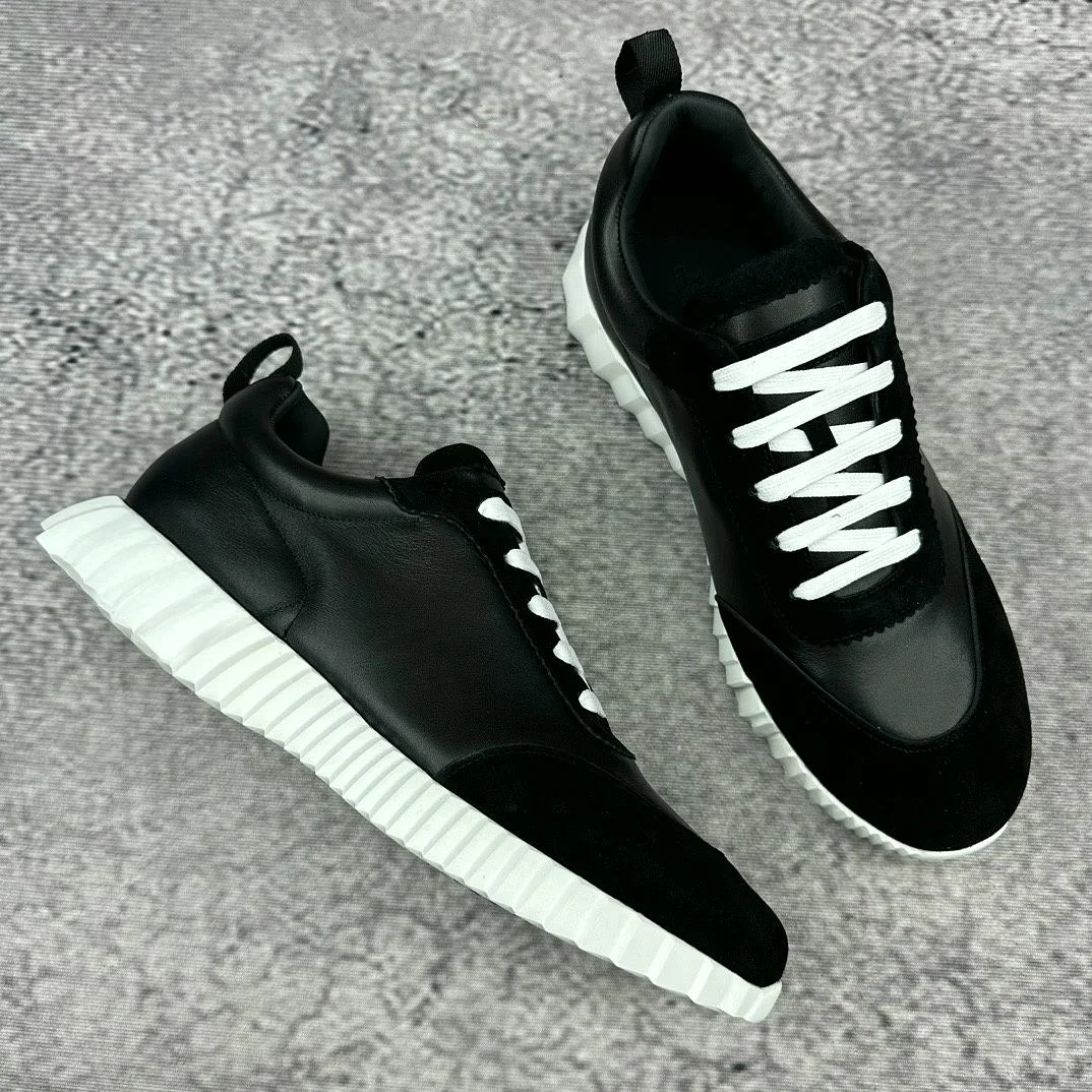 Sneakers Unisex in Pelle Scamosciata Nera e Bianca con Suola Spessa e Scanalata per Uomo e Donna