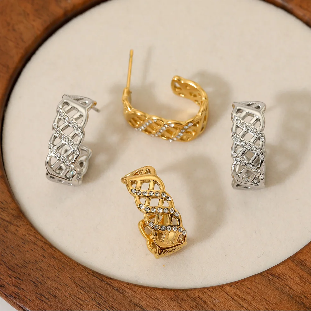 

Keen on Stainless Steel Earstuds Vintage New Mesh New Design Sense Waterproof Fashion Gift New Wholesale