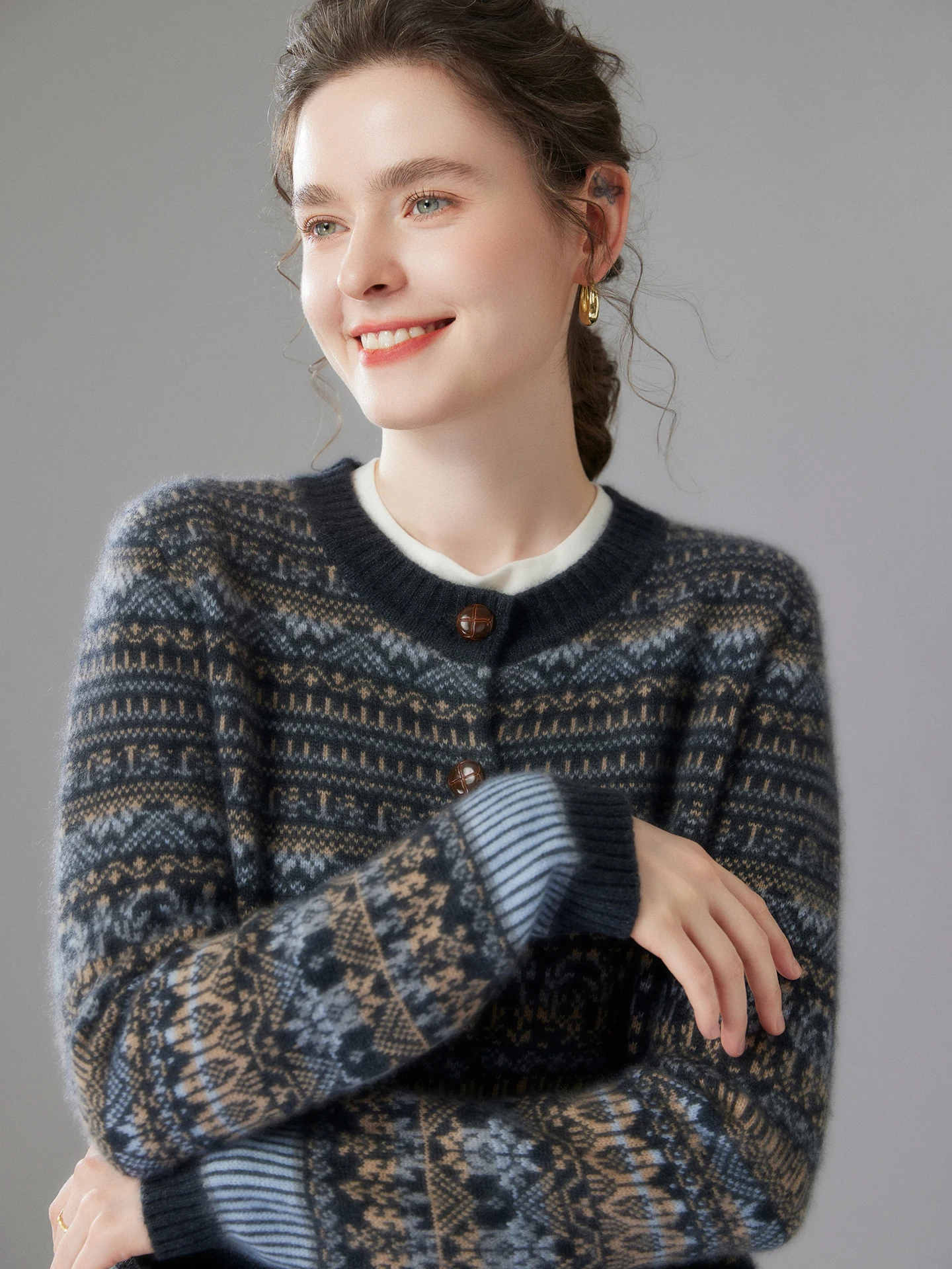 เสื้อคาร์ดิแกนแคชเมียร์แท้ 100% หนานุ่ม สไตล์วินเทจ สำหรับผู้หญิง คอทรงโอ ให้ความอบอุ่น สวมใส่สบาย เหมาะสำหรับฤดูใบไม้ร่วงและฤดูหนาว แขนยาว เสื้อถักนิตติ้ง