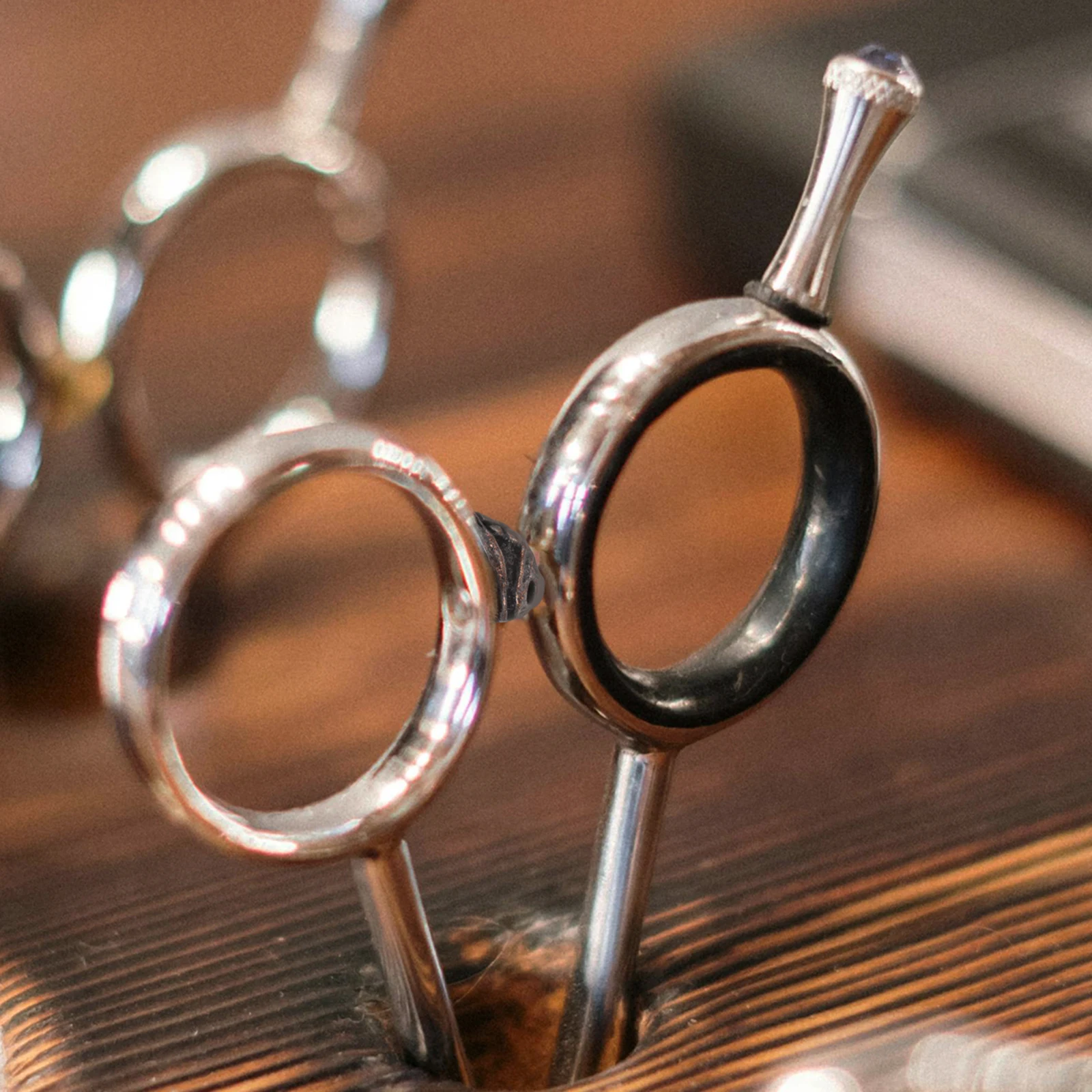 

Hair Shears Replacement Parts 2pcs Quiet Scissor Muffler for Reducing Noise Hair Scissors Accessories Salon Use