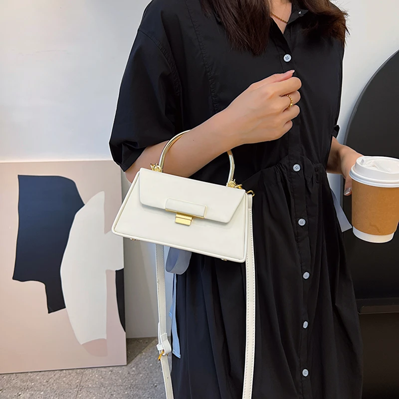 

Luxury Brand Women's Messenger Bag Water-Resistant Leather, Adjustable Crossbody Shoulder Strap, Designer Ladies Handbag