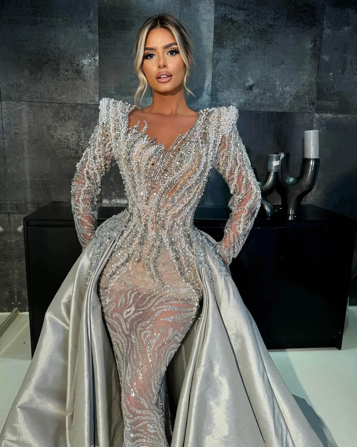 فستان زفاف رائع حورية البحر على شكل حرف v مطرز باللؤلؤ كم طويل ذيل قابل للانفصال فستان العروس Vestido De Noiva مصنوع حسب الطلب