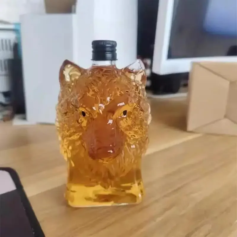 Kieliszki do whisky, rzeźba wilka, kubek do wina, estetyczna kolekcja, szklana butelka z motywem wilka na koktajle, whisky, podróż.