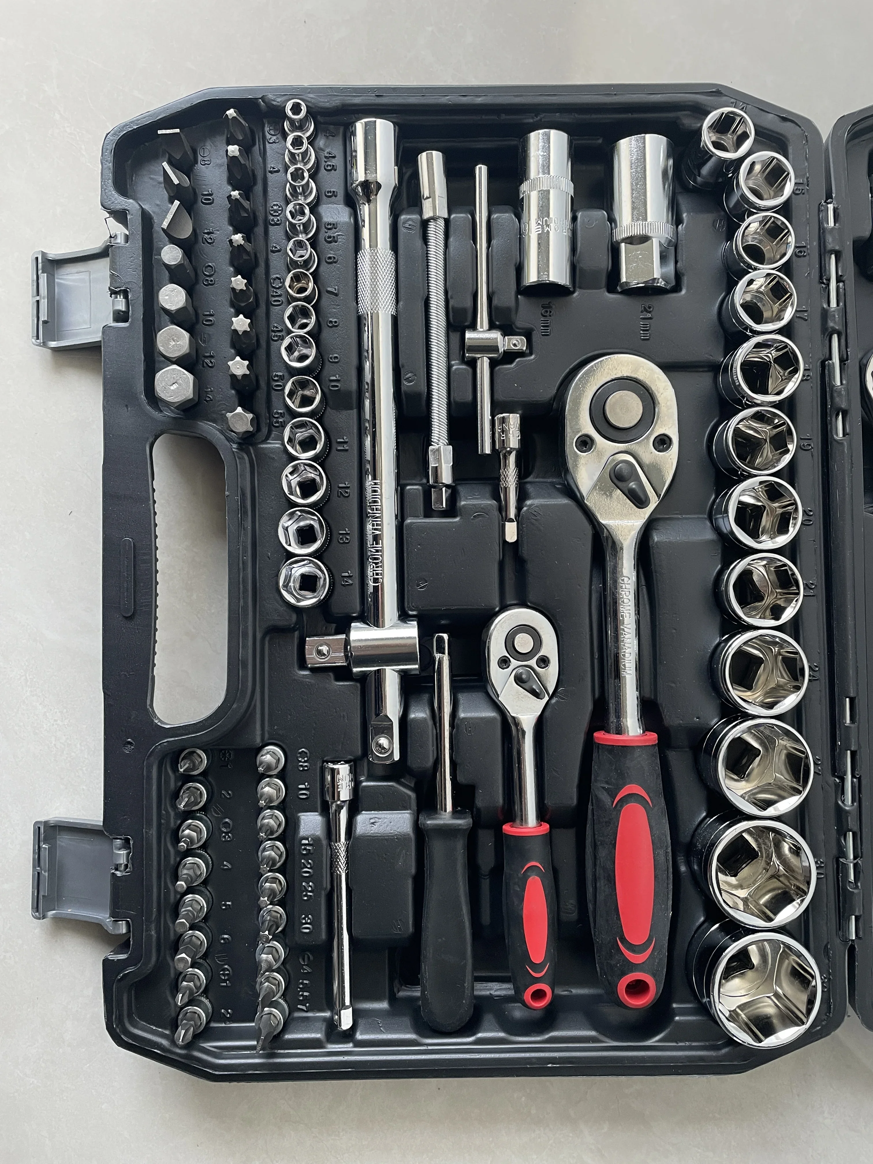 Auto Repair Wrench Hand, 82 PCS Kit Socket Set Mechanical Tool Set Box With Box